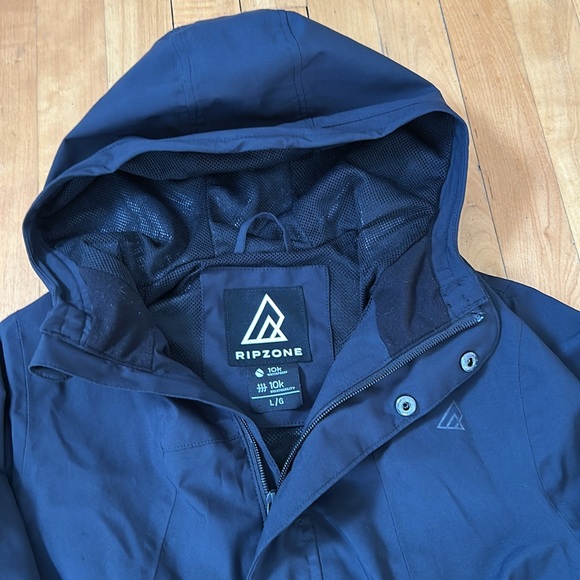 Black Breathable Raincoat🌧️ - Picture 2 of 3